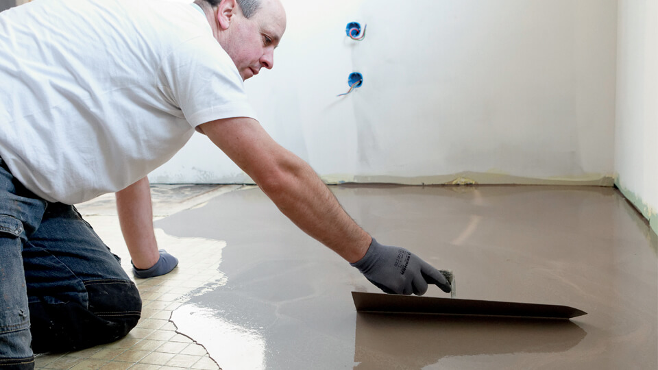 Comment faire un ragréage sur du carrelage